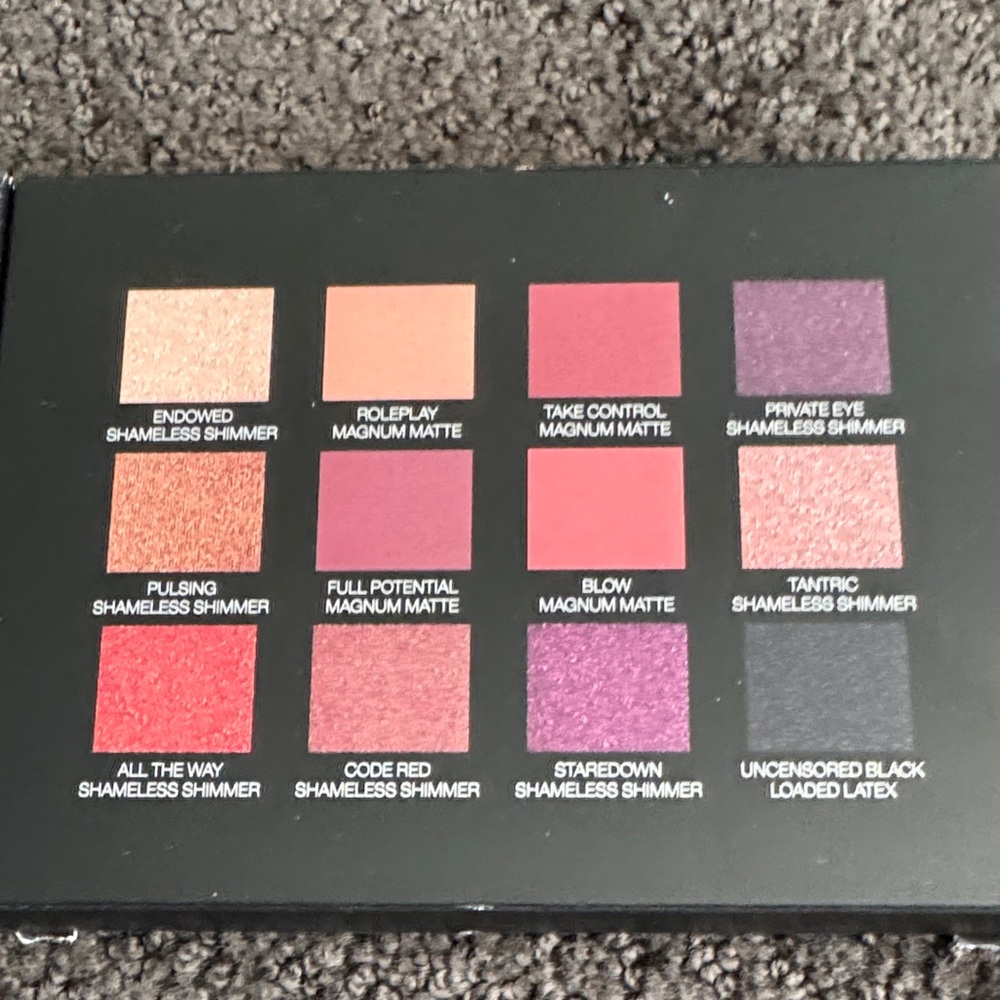 NARS Extreme Effects 12 pan eyeshadow palette